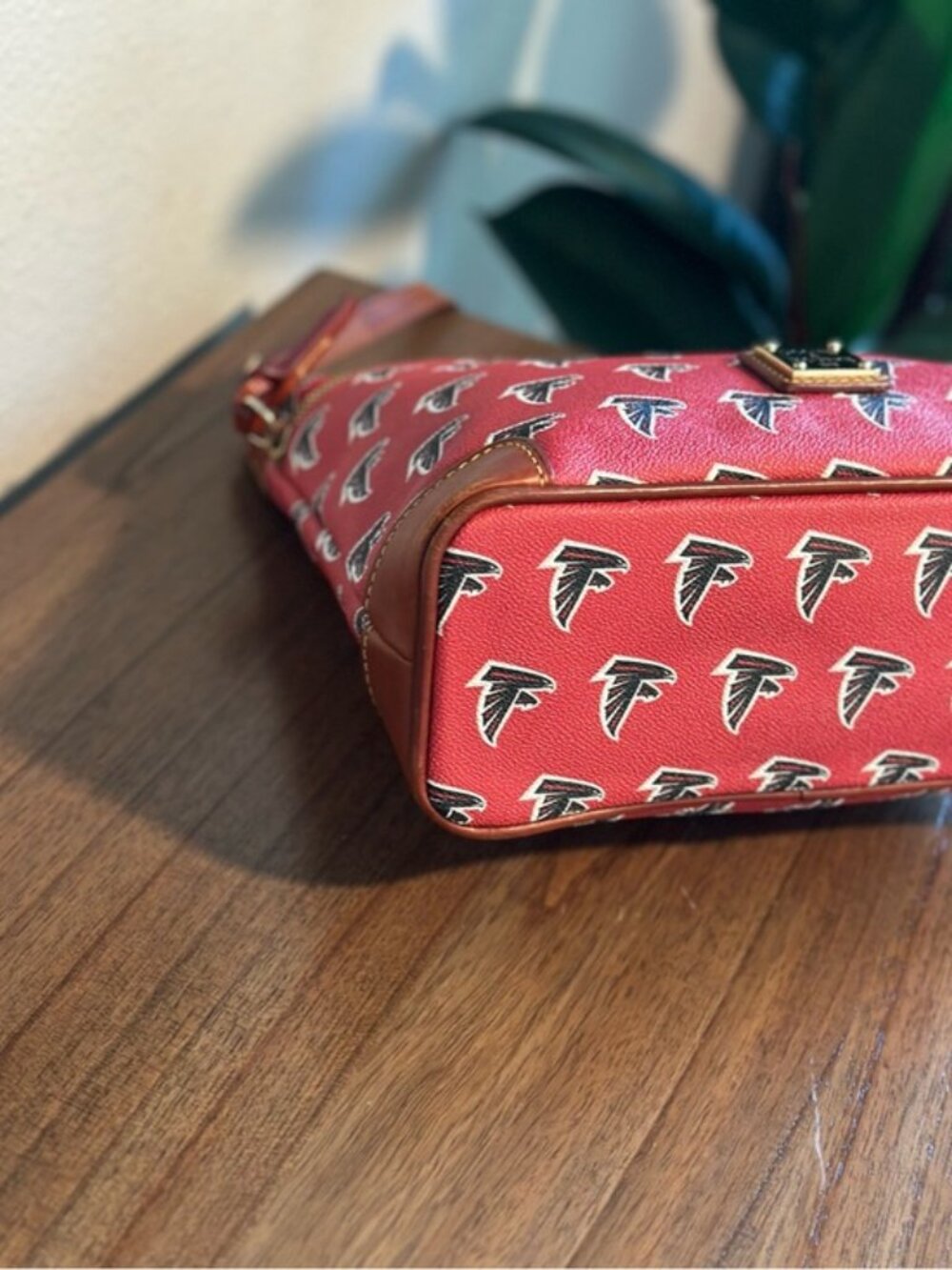 Dooney & Bourke Atlanta Falcons Crossbody Bag - Like New! See Video! - Picture 7 of 11